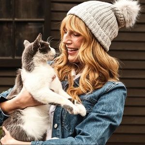 JULES KAE
Pom Beanie